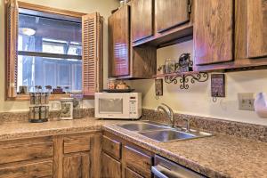 Cozy Angel Fire Condo Less Than Half Mi to Resort!