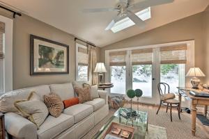 2 Living Areas and Fireplace Mirror Lake Cottage!