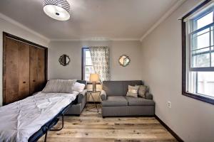 Cozy Apartment with Patio 5 mi to Hershey Park!