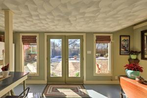 4 Mi to Dtwn! Fort Worth Cottage with Shared Pool