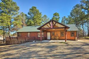 Broken Bow Cabin with Hot Tub and Covered Deck!
