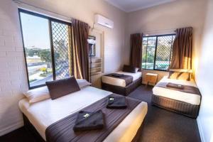 Kingsford Riverside Inn