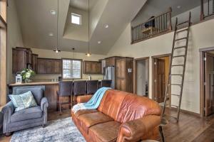Cozy Loft on 22-Acre Farm, 8 Mi to Downtown