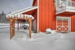Cozy Loft on 22-Acre Farm, 8 Mi to Downtown