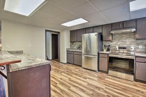 Lakefront Fairbanks Unit, 1 Mile to Pioneer Park!