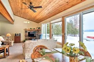 Cedar Cottage, Private Beach on Lake Leelanau - Cedar