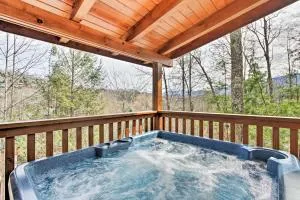 3 Mi to Gatlinburg Cabin with Deck and Pool Table! - Cartertown