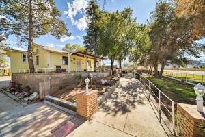 Holiday Home room in 1-Acre Farmhouse - 2 Miles to Phoenix Raceway