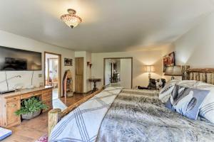 Riverfront Crescent City Home, 8 Mi to Beach!