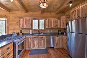 Family-Friendly Warsaw Cabin with Deck and Fireplace!