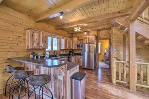 Family-Friendly Warsaw Cabin with Deck and Fireplace!