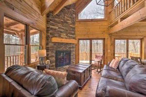 Family-Friendly Warsaw Cabin with Deck and Fireplace!