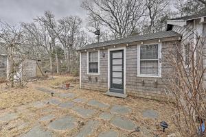 Cozy Vineyard Haven Cottage Less Than 1 Mi to Beach!