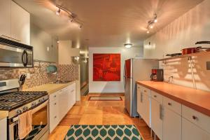 Walk to Town and Coast Anchorage Condo with Fireplace