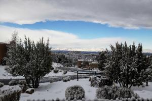 Adobe-Style Home with Views Less Than 5 Mi to Santa Fe Plaza