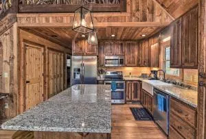 Modern Murphy Cabin with Nottely River Views! - Bellview