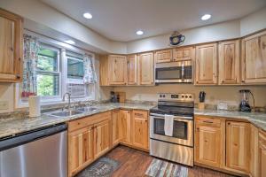 Lake Placid Home about 9 Mi to Whiteface Mtn!