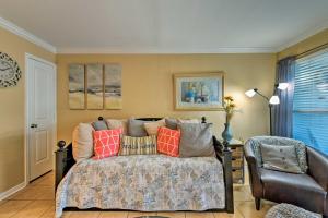 Oceanfront Condo with Pool in Galveston!