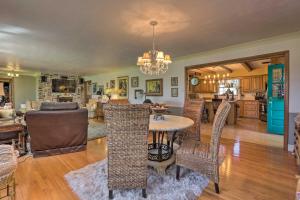 Spacious Home 2 Mi from Downtown Stanford!