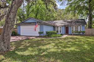Pet-Friendly Amelia Island Home about 1 Mi to Beach!