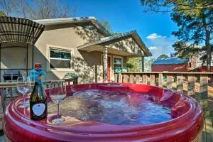 Broken Bow Cottage with Deck, Hot Tub and Fire Pit! - Eagletown