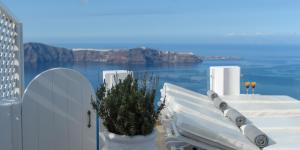 Above Blue Suites Santorini Greece