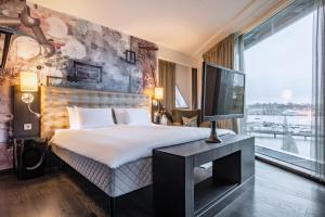 Suite with River View room in Radisson Blu Riverside Hotel