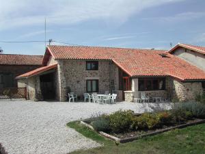 Maisons de vacances Villa Gites Chambre d hotes avec piscine Dordogne 2-4-6-8-10 personnes : Maison 5 Chambres