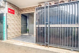 RedDoorz near Graha Cijantung Mall