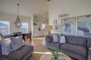 Chic Summer House Cottage Walk to Ocean!