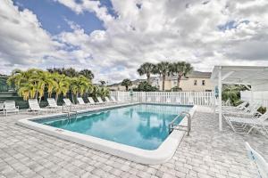Jensen Beach Home with Pool Access Less Than 1 Mi to Beach!