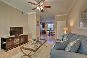 Walk to Beach Lavish Resort Escape in Galveston!