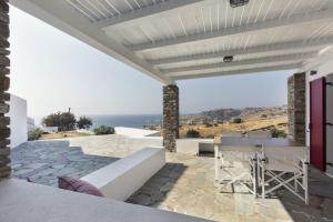 modern apartment with a sea view and swimming pool Kea Greece