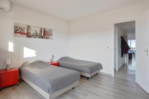 Appartements Flat w terrace parking and beautiful view in Villeneuve-Loubet - Welkeys : photos des chambres