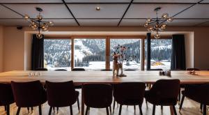 Burgis - Adults only