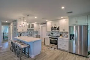 Tasteful Home with Patio and Grill Less Than 2 Mi to Beach! - Vanderbilt Beach Estates