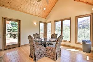House w Deck, Fire Pit - 15 Mins to Snowshoe!