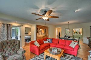 Lakefront Condo with Resort-Style Amenities and Marina