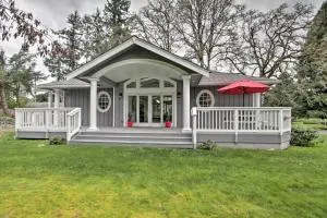 Contemporary Tacoma Cottage with Deck and Pond! - Yelm