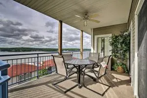 Private Deck and Community Perks Lake Ozark Condo - بحيرة أوزارك