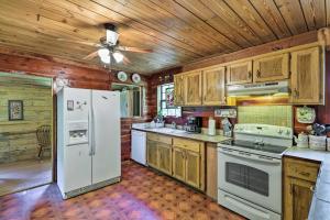 Secluded Cabin with Pond about 37 Mi to Gulf Coast!