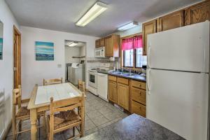 OOB Apt - 1 Block to Bay, Half-Mile to Pier!