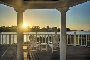 Shared Pool and Bay Access Ocean View Retreat