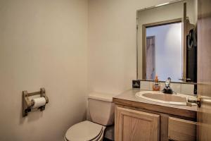 New Era Cottage with Dock and Grill on Stony Lake!