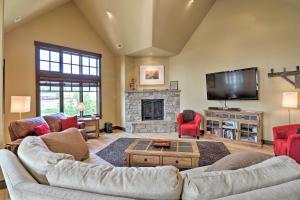 Downtown Condo Near Whitefish Resort and Lake!