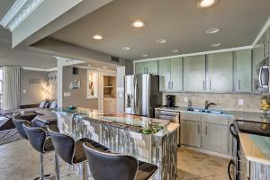 Panama City Beach Condo with Balcony and Ocean Views