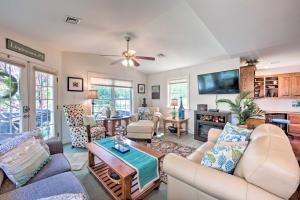 9 Mi to Midtown Harrisburg Cottage with Deck - 3hvězdičkové hotely ve městě Harrisburg