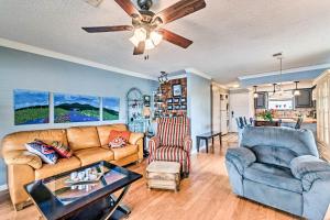 Lakefront Hot Springs Condo with Dock and Balcony - image 2
