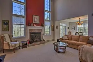 6 Mi to Kalahari Pocono Pines Golf Course Home! - Pocono Pines