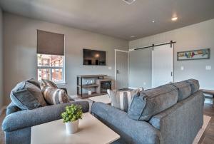 Lake Chelan Condo, Walk to Brewery and Wineries